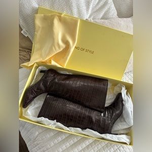 Croc embossed leather boots - SIZE 8 - Dark Brown color